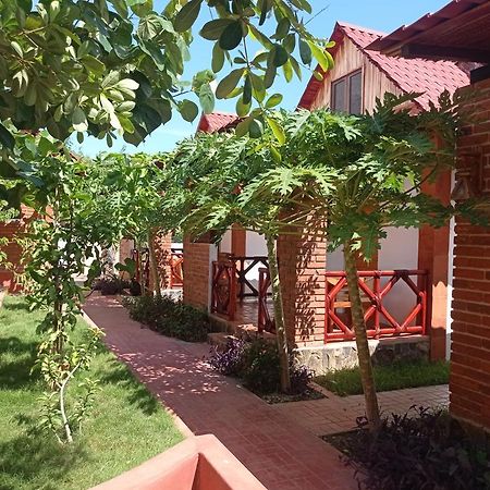 Bungalows Y Cabanas, Las Barracas De La Barra Malucano Exterior foto