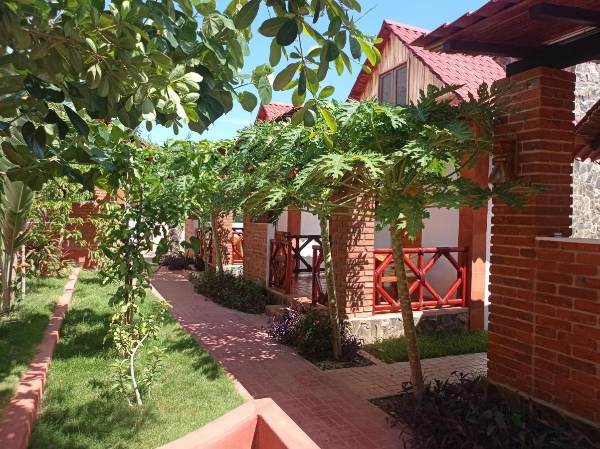 Bungalows Y Cabanas, Las Barracas De La Barra Malucano Exterior foto