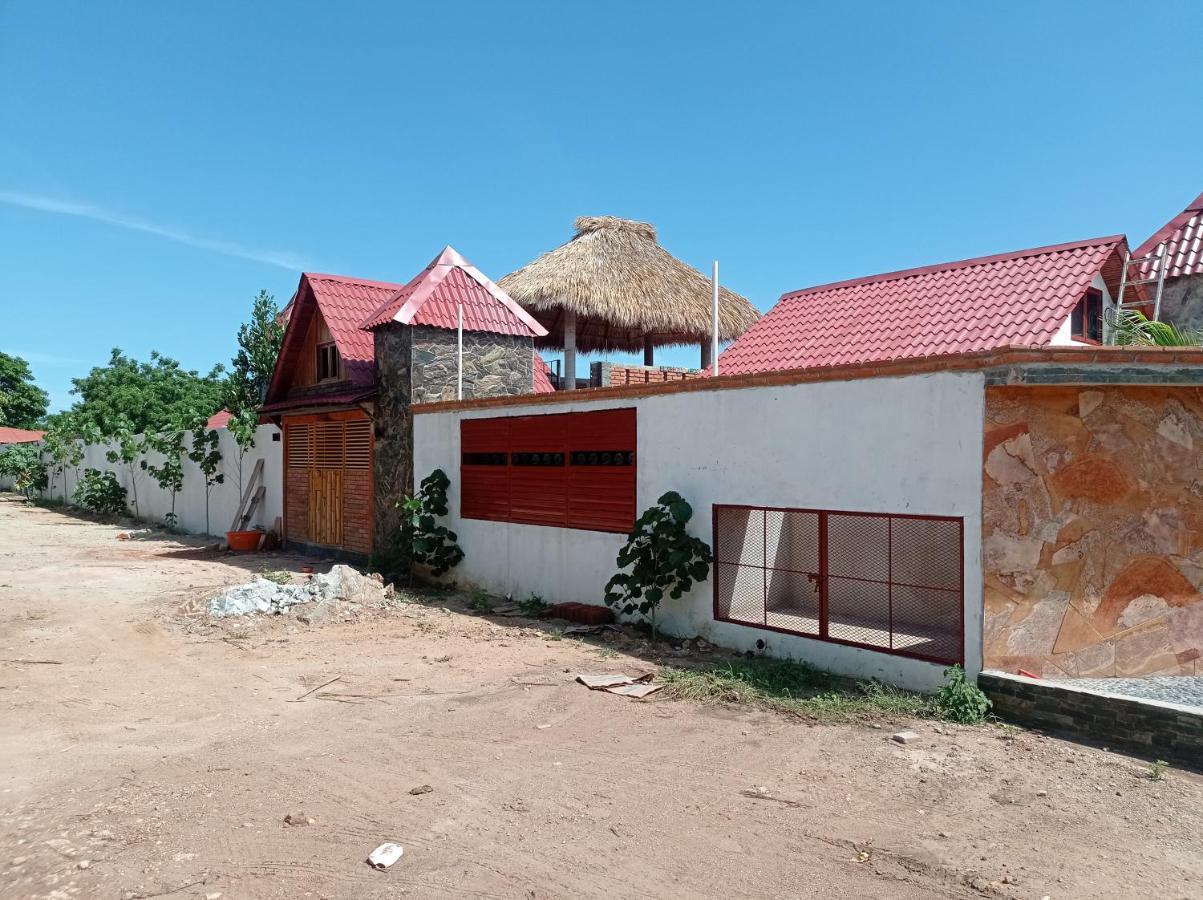 Bungalows Y Cabanas, Las Barracas De La Barra Malucano Exterior foto