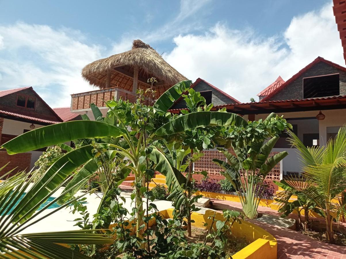 Bungalows Y Cabanas, Las Barracas De La Barra Malucano Exterior foto